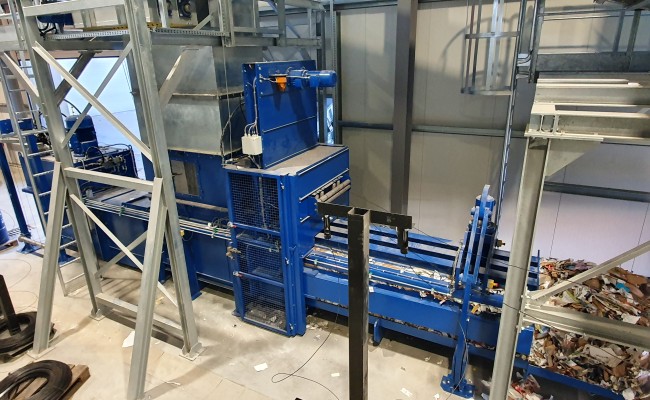 PACOMAT V80D Baler