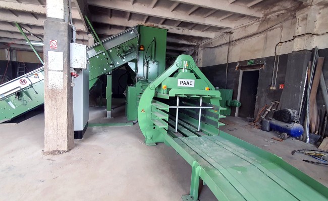 Pacomat III-65D baler + KEF 1400 conveyor
